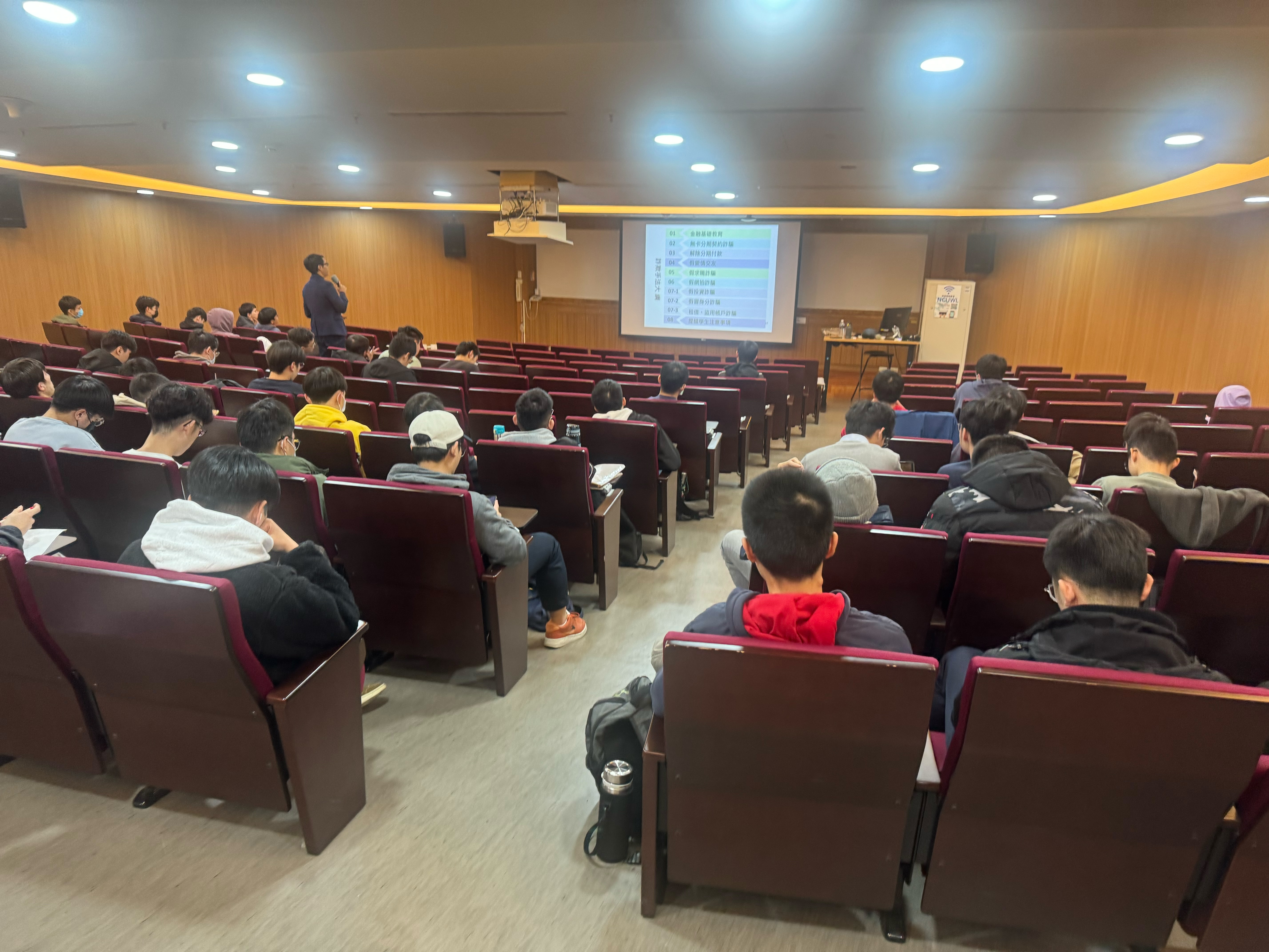 刑事警察局徐健銘偵查員實施反詐騙宣教活動照片1