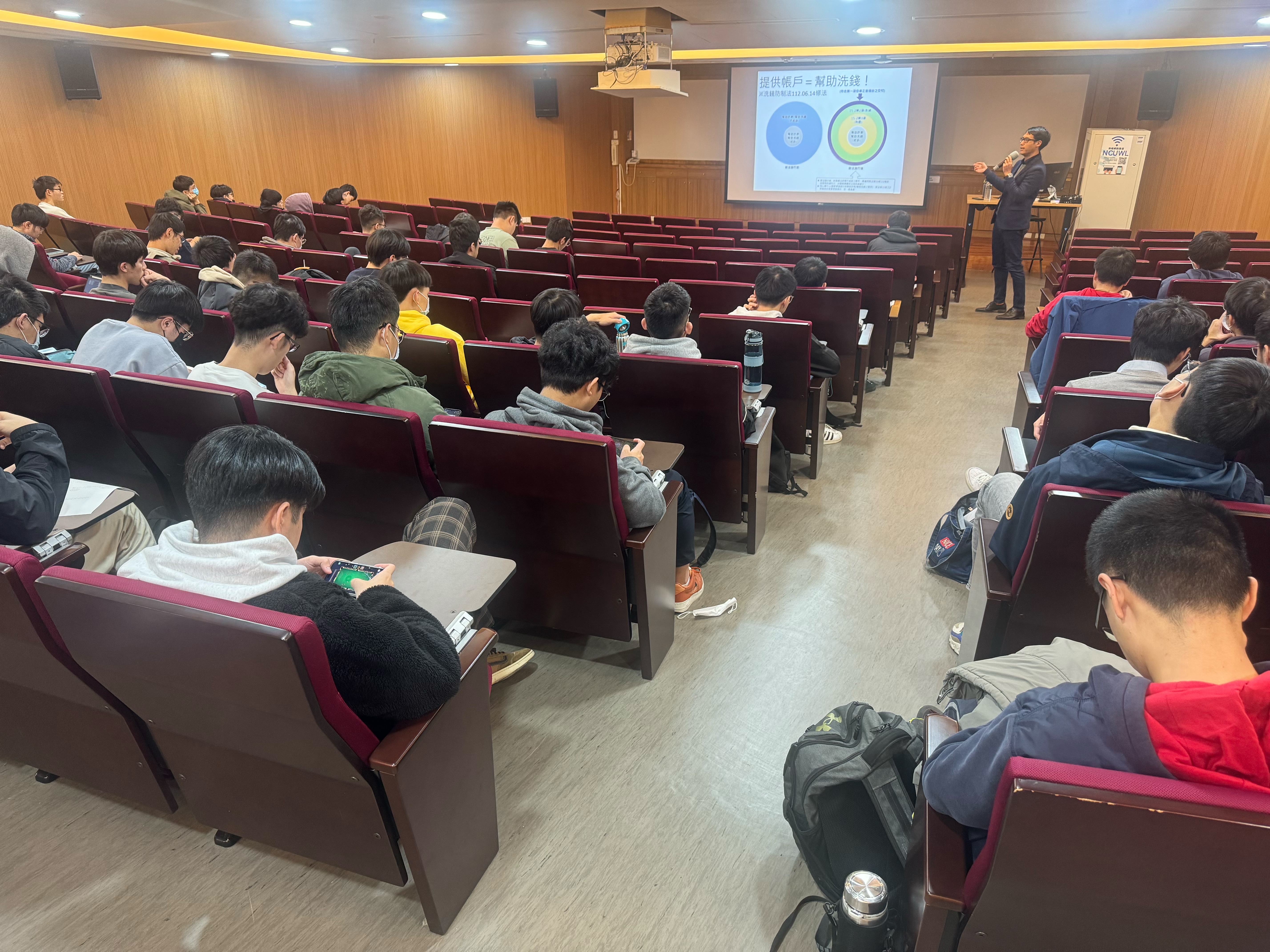 刑事警察局徐健銘偵查員實施反詐騙宣教活動照片2