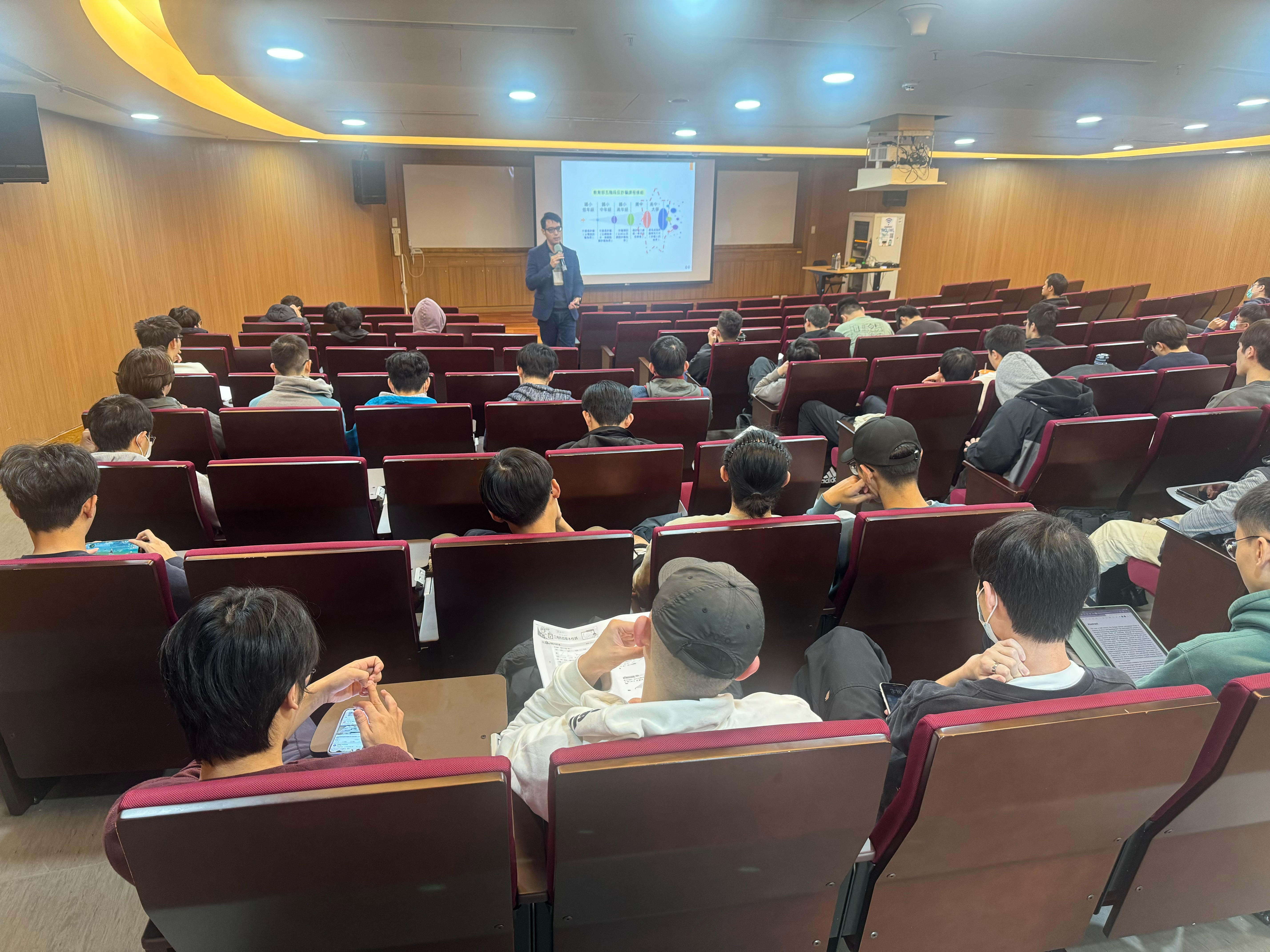 刑事警察局徐健銘偵查員實施反詐騙宣教活動照片25