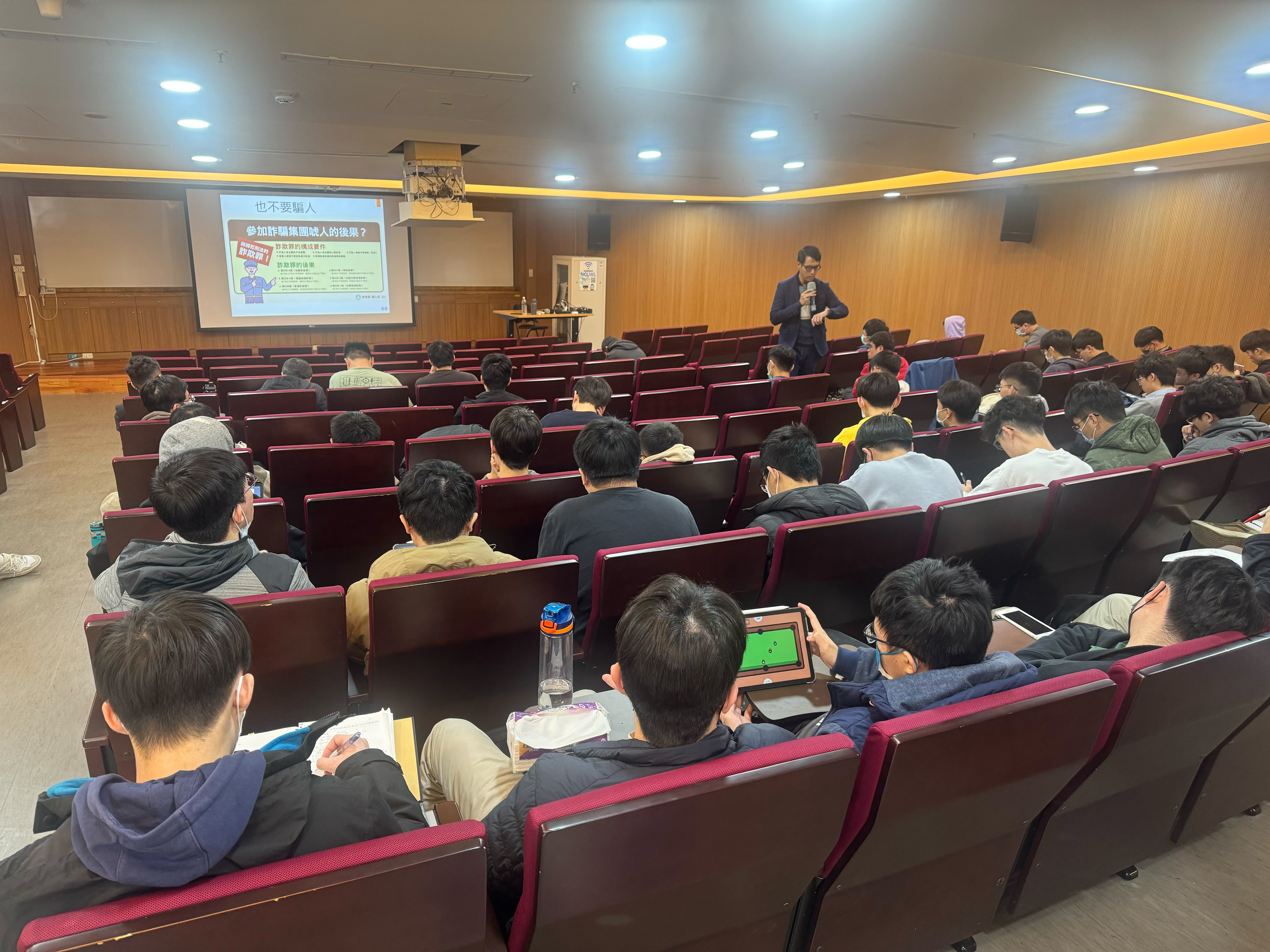 刑事警察局徐健銘偵查員實施反詐騙宣教活動照片3