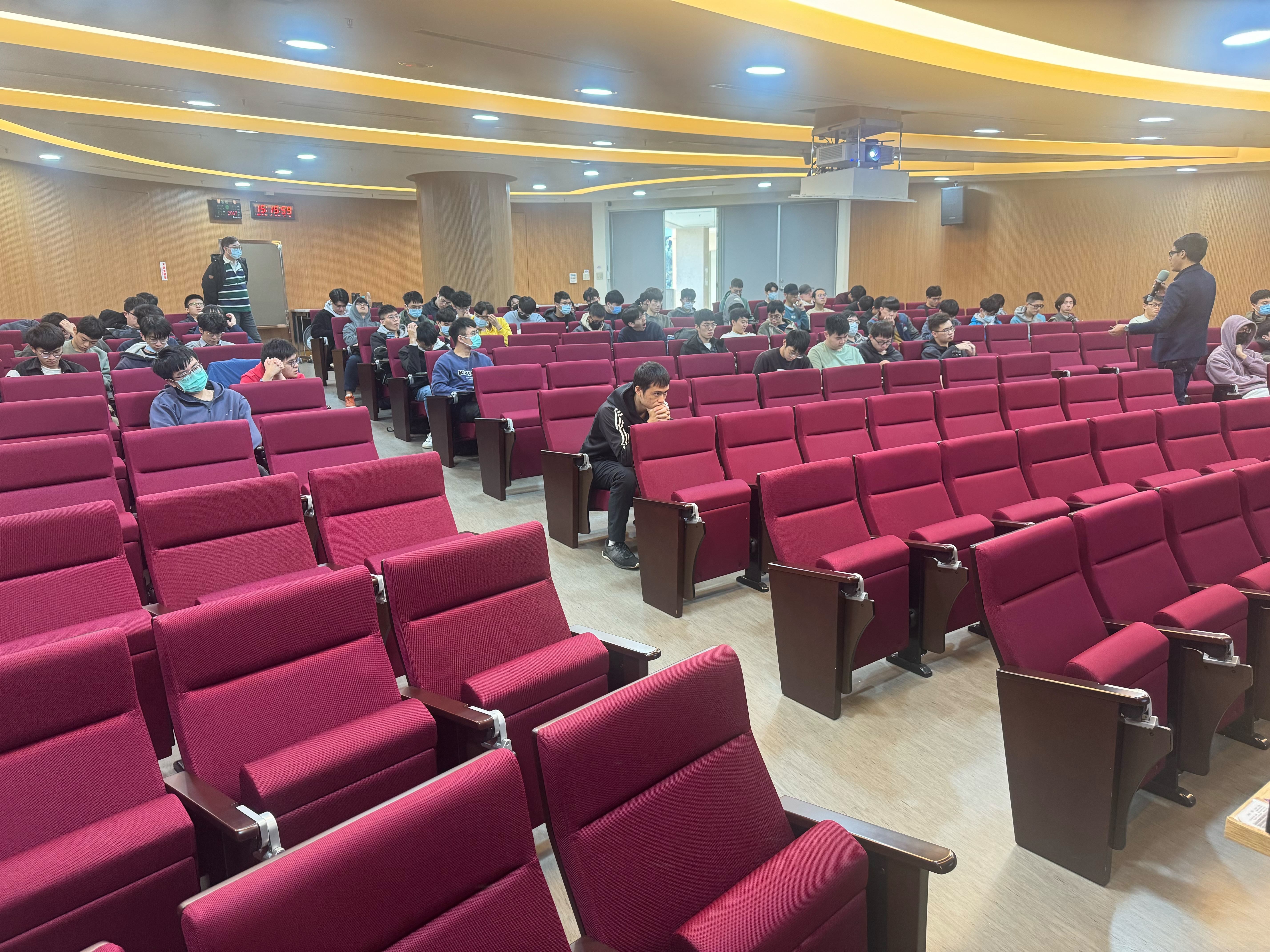 刑事警察局徐健銘偵查員實施反詐騙宣教活動照片4