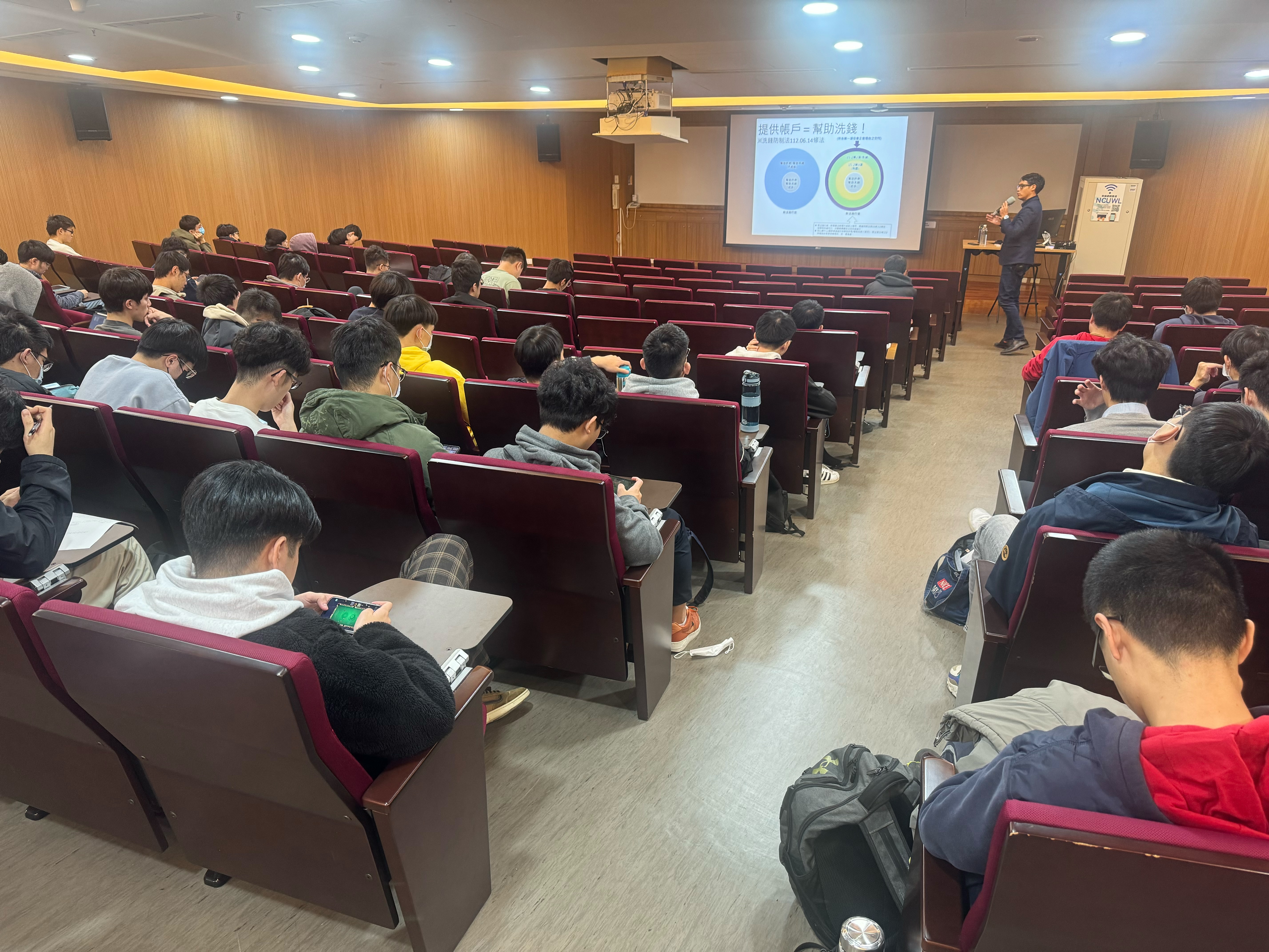 刑事警察局徐健銘偵查員實施反詐騙宣教活動照片7